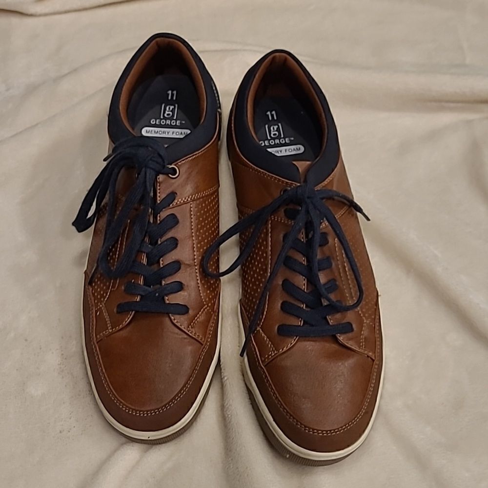 George memory foam lace up sz 11 brown with Navy trim